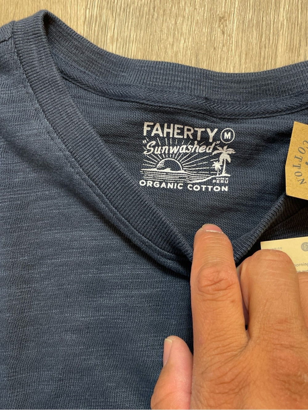 Faherty Sunwashed Navy V-Neck Tank size M Organic Cotton - Picture 2 of 5